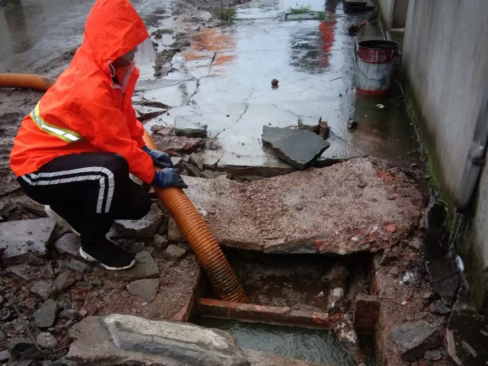 衡水专业清理污水池 炜誉市政以规范流程守护城市 “肠道”