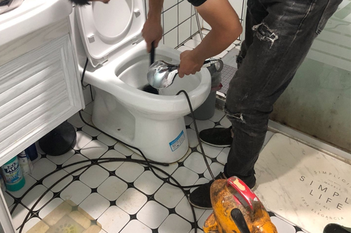 衡水马桶堵塞自己疏通还是找师傅?专业上门服务让你省时更省心